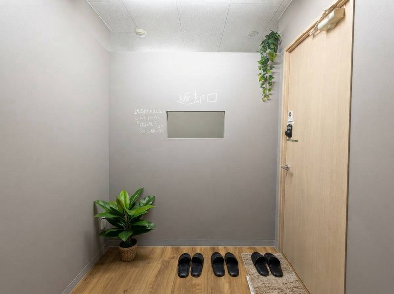 入口の様子 スリッパに履き替えて入店
